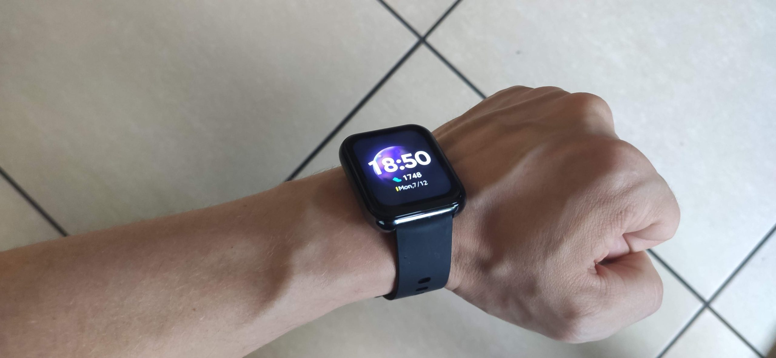 Zegarek realme watch 2 pro na ręku